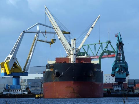 Justiça suspende rescisão do contrato da dragagem