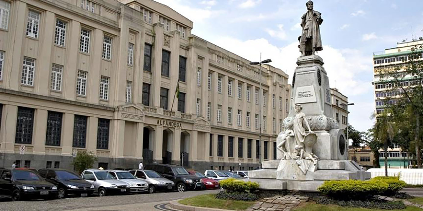 Leilão de mercadorias da Alfândega arrecada R$2,1 milhões
