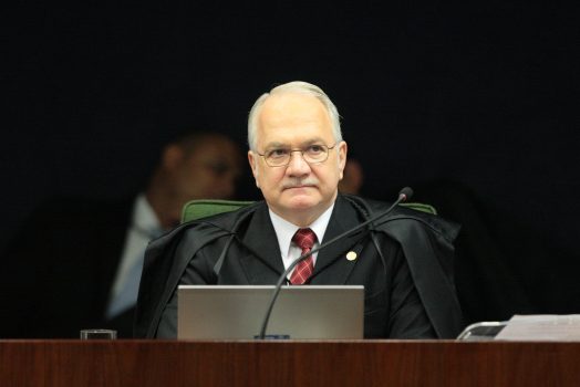 Fachin derruba lei que proibia operação de cargas vivas no Porto de Santos