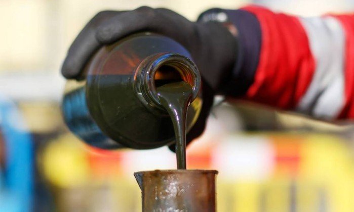 Petróleo sobe com tensão geopolítica