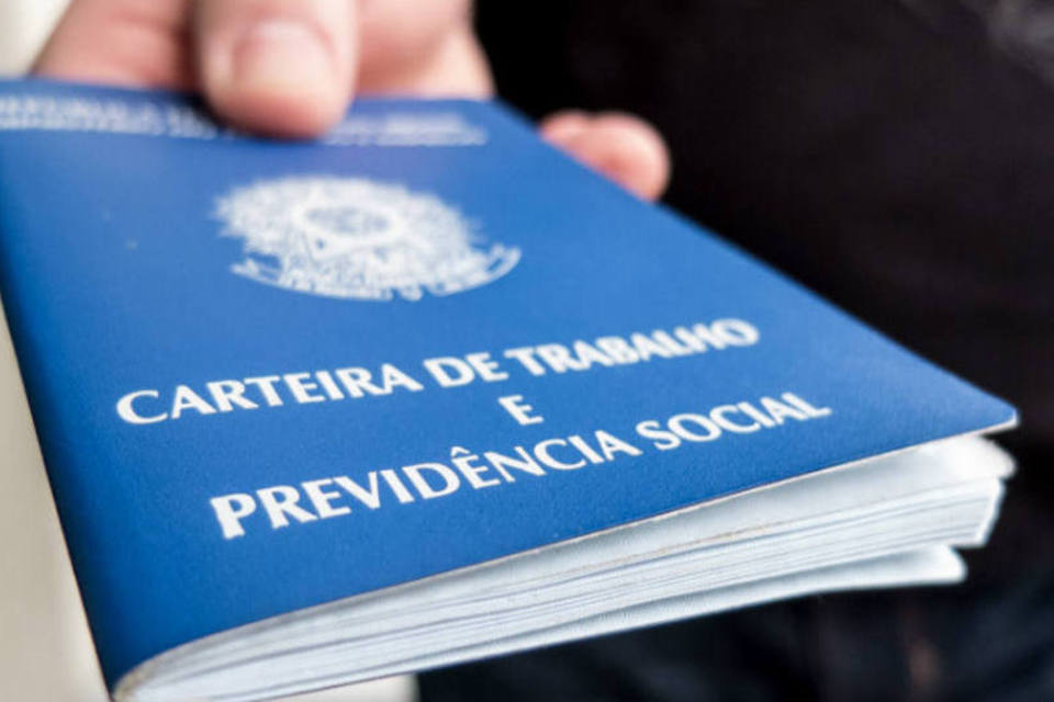 Reforma se aplica a todos os contratos da CLT, diz governo