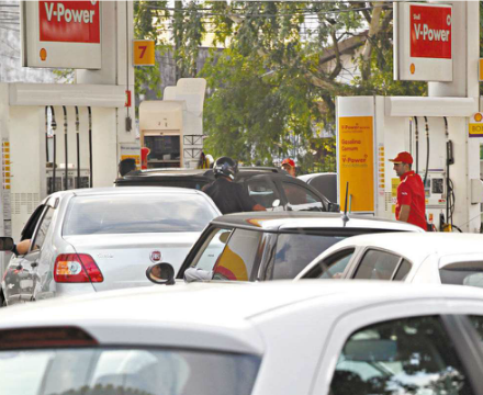Diesel cai hoje; bombas secam