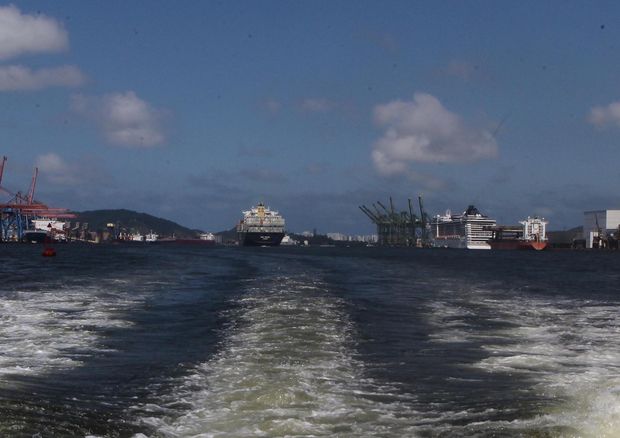 Porto de Santos planeja receber navios de 366 metros