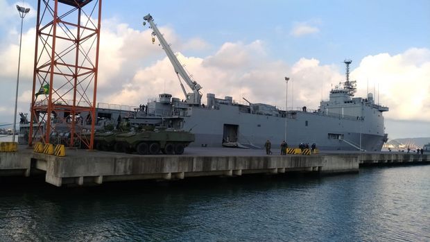Dois navios da Marinha e 270 fuzileiros estão no Porto de Santos