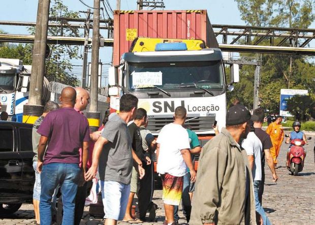 Outras categorias em greve prejudicam operações no Porto de Santos
