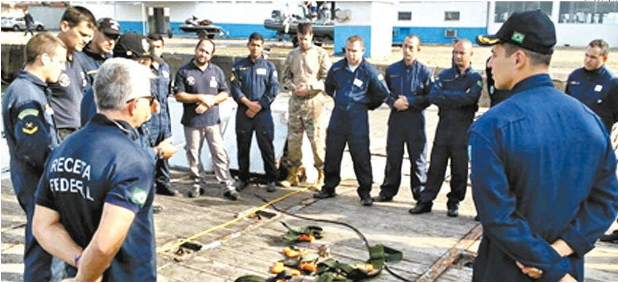 Militares e agentes fazem cursos em Santos