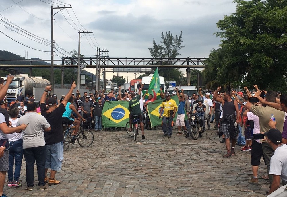 Greve dos caminhoneiros gera prejuízo superior a R$ 370 milhões no Porto de Santos, SP