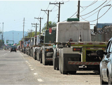 Volume de caminhões cai 50% nas vias locais