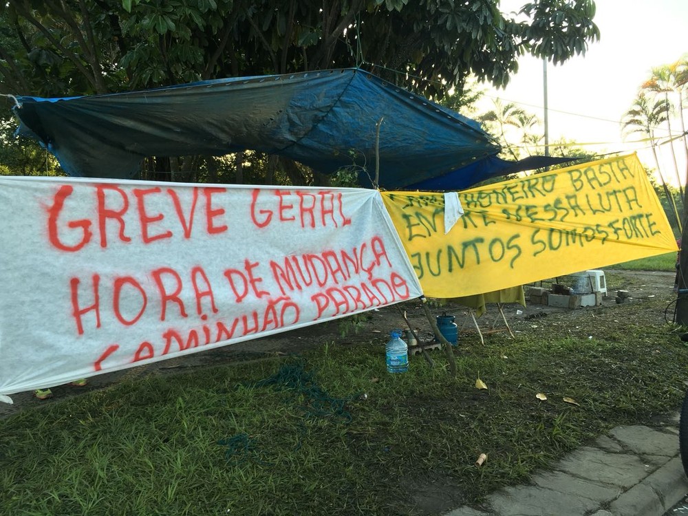 Protesto de caminhoneiros entra no segundo dia no Porto de Santos, SP