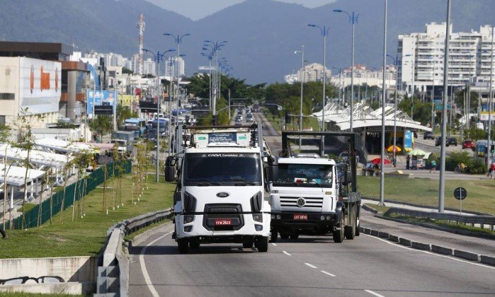 Governo cede a caminhoneiros e revoga tabela de frete com preço menor