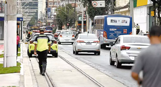 Rua João Pessoa está reaberta. Resta só um ponto de bloqueio