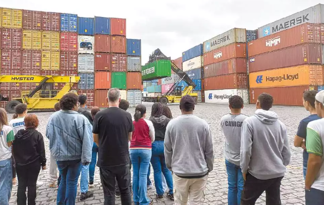 Alunos do Interior de SP visitam terminal