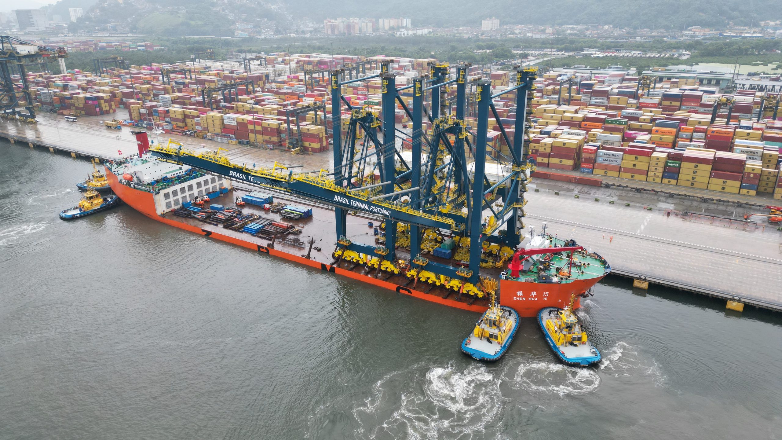 BTP recebe dois novos portêineres e aumenta em 25% a quantidade de equipamentos de cais