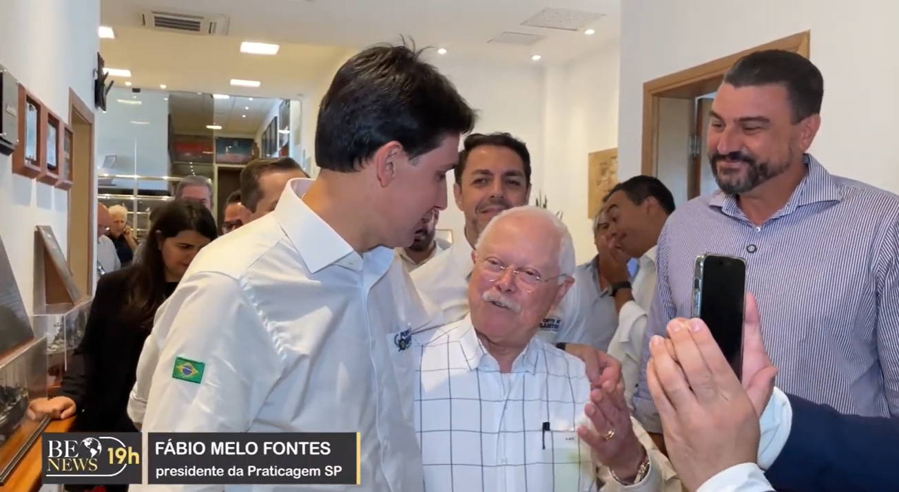 Ministro Silvio Costa Filho visita praticagem