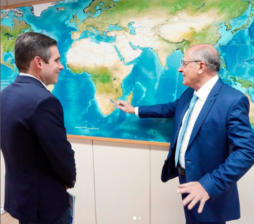 Hugo Motta vai levar aos líderes demanda do governo para votar projetos sobre exportação